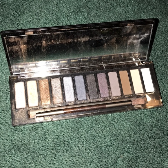 Urban Decay Naked Smoky Palette - Picture 2 of 6